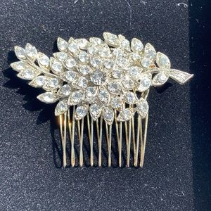 Vintage inspired rhinestone leaf hair clip